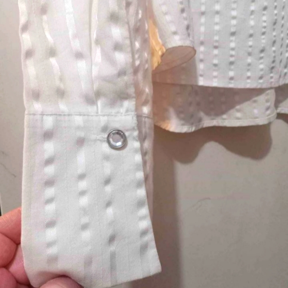 White long sleeve blouse.